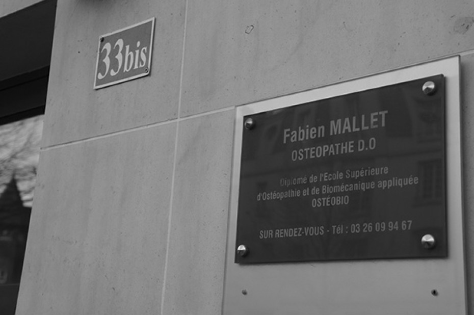 gallerie_osteopathe_reims_plaque_entree